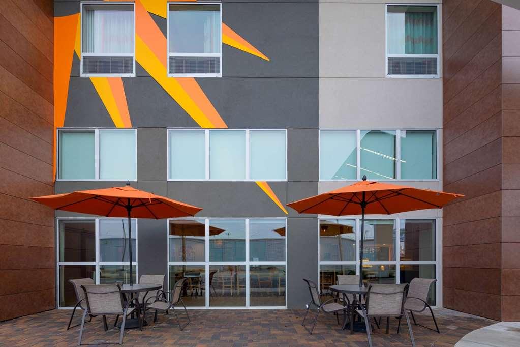 La Quinta Inn & Suites Perry Facilities photo